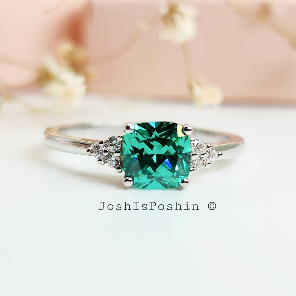 Mint Green sapphire diamond cocktail ring in sterling silver - Picture 2 of 11